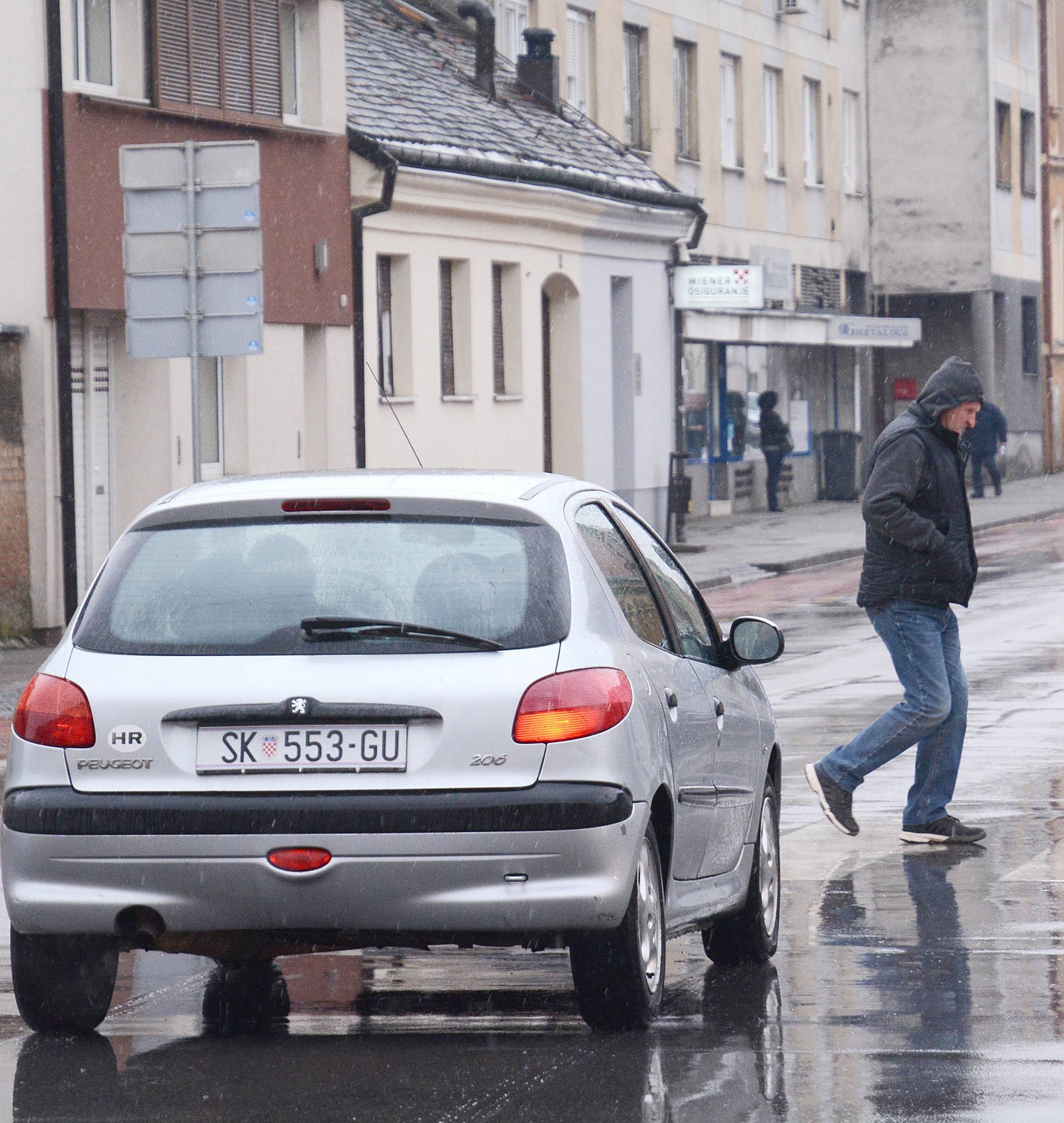 Nevrijeme: Na Biokovu prava mećava, snijeg i na Sljemenu...