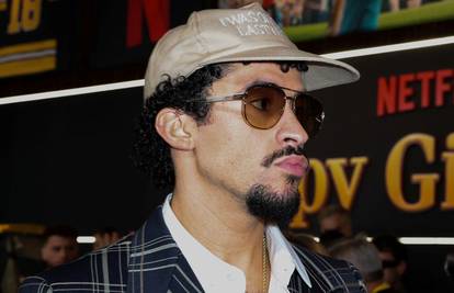 Bad Bunny pao na pozornici, a njegova reakcija postala hit!