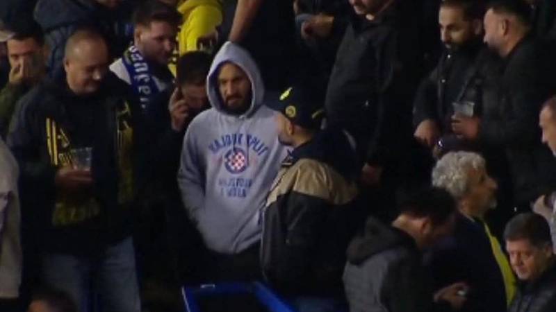 FOTO Čovjek u majici Hajduka bio među Fenerovim navijačima