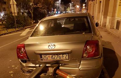 Zagreb: Autom zabio stupiće u drugi auto pa potom pobjegao