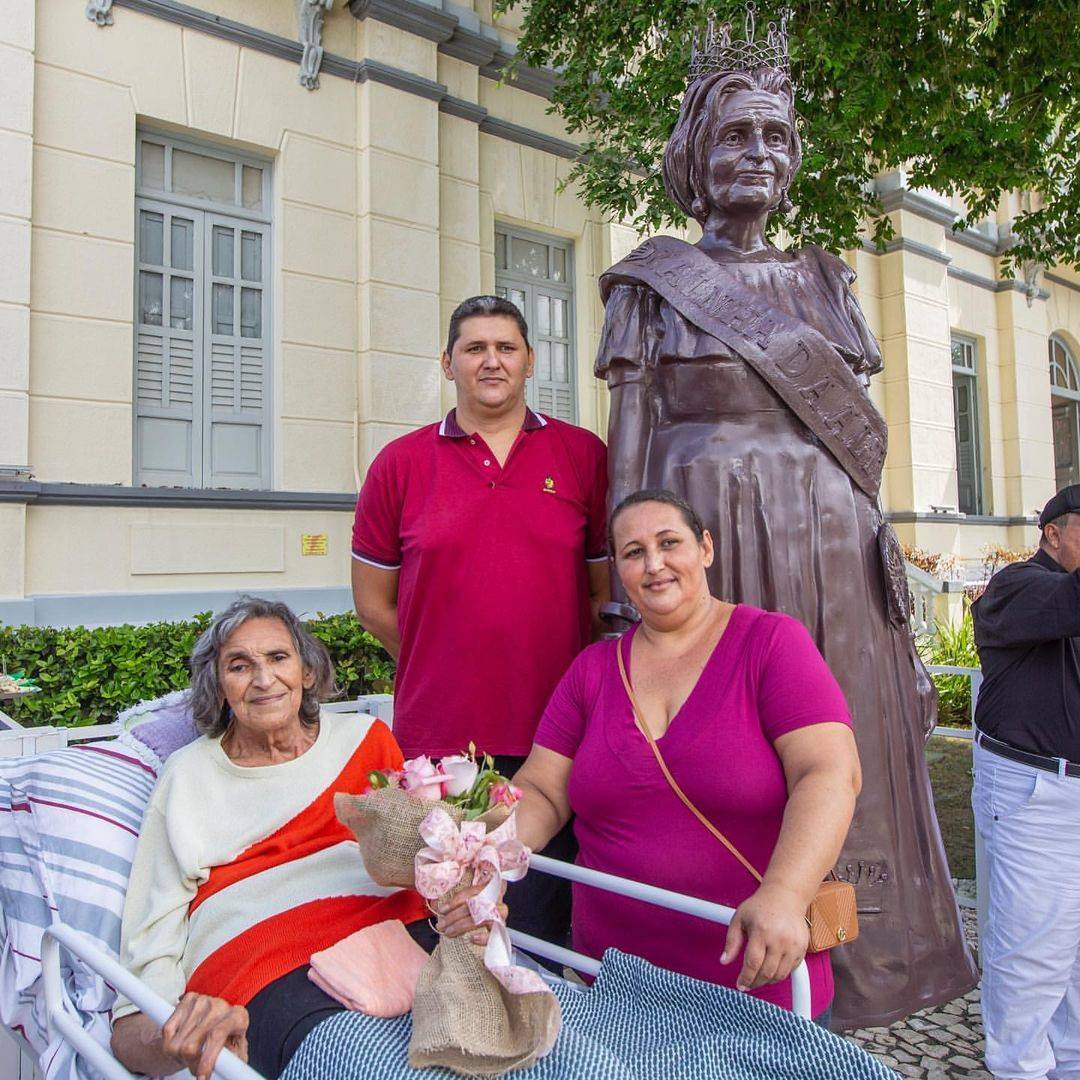 Umrla najviša žena (77). Bivša košarkašica od 224 cm bila je i kraljica, a nastupala je u cirkusu