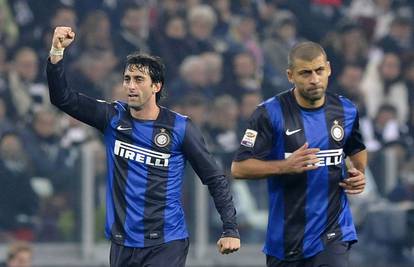 Inter je u četvrtfinalu, napadač Palacio morao je stati na gol...