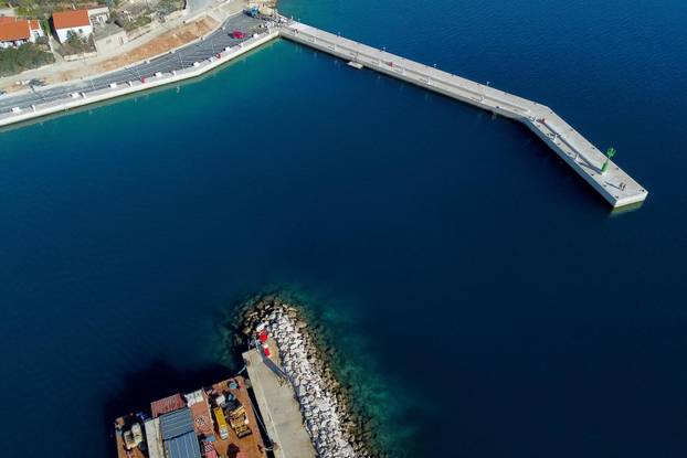 Luka Sali dobila je novi lukobran, veću obalu i dublji gaz. Pogledajte kako izgleda iz zraka