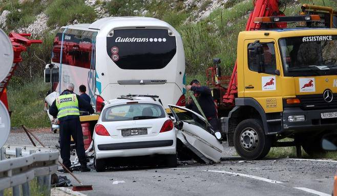 Bakarac: Jedna osoba poginula u sudaru autobusa i osobnog automobila