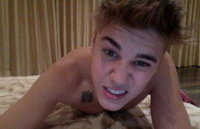 Polugoli Bieber obožavateljima  iz kreveta zaželio dobro jutro