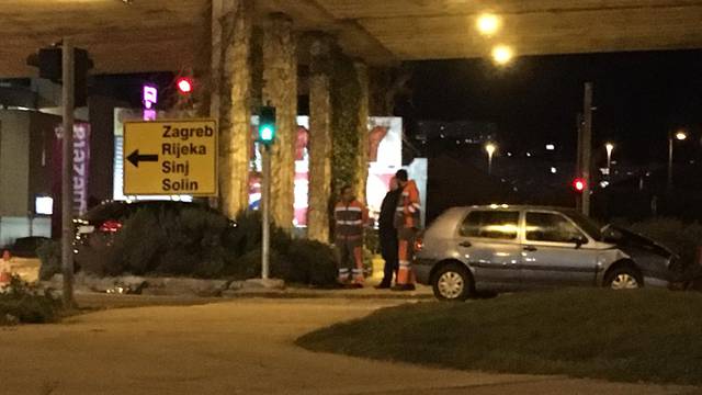 Nesreća na izlazu iz Splita: Dvoje ljudi završilo u bolnici