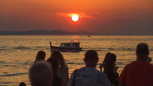 Turisti u Zadru uživaju u jednom od najljepših zalazaka sunca na svijetu