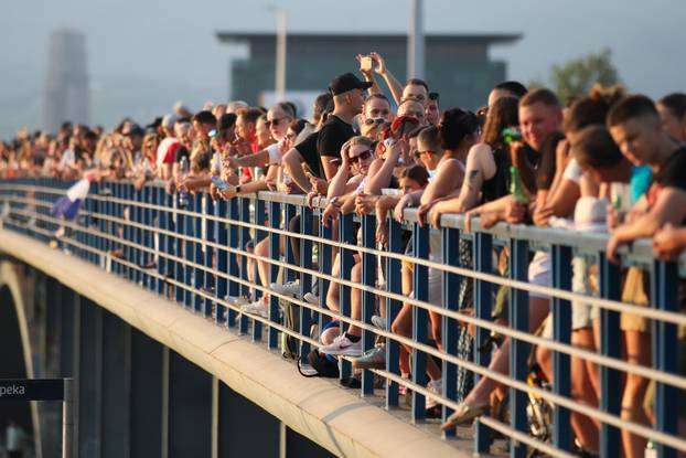 Zagreb: Veliki broj građana pratit će koncert sa savskog nasipa i Mosta slobode