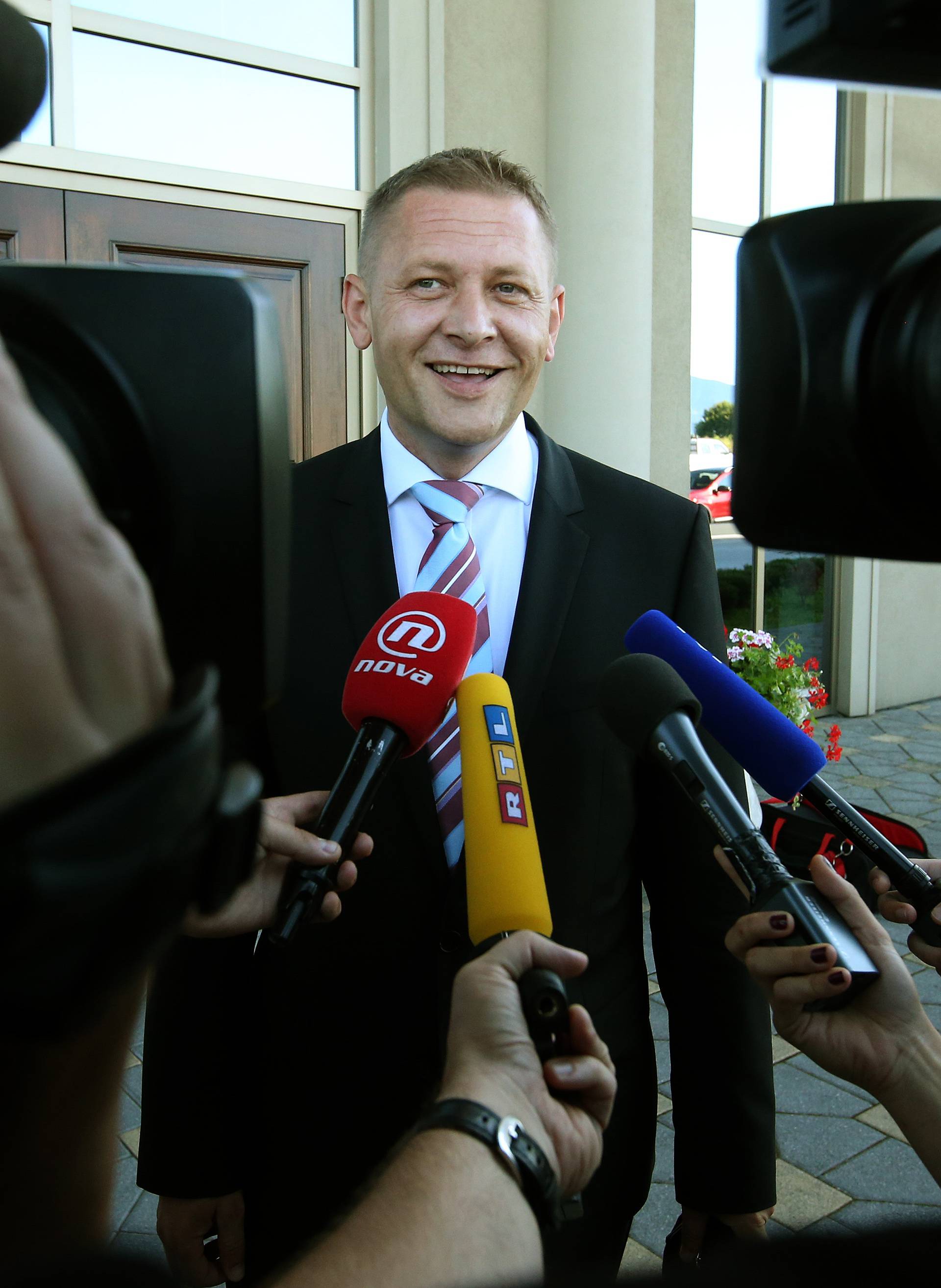 'Nećemo čekati HDZ. Idemo sa SDP-om ili manjim strankama'