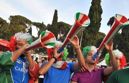 Službeni suci 3 sata na dan vježbaju uz buku vuvuzela