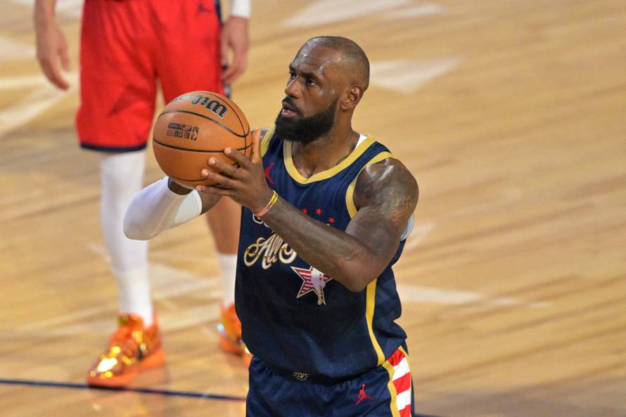 VIDEO Jokić ostao kratak u LA-u, suigrač promašio produžetak