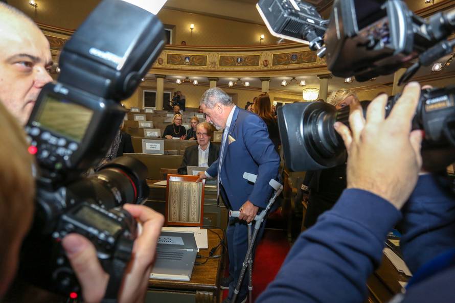 Bandiću je prošao proračun: 'Prodali su se za 1400 kuna'