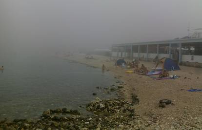 Zbog guste magle kraj Novalje na Pagu vidljivost 50 metara