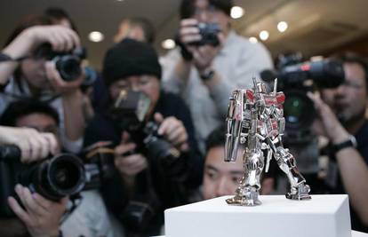 Platinasta robot igračka vrijedna 1,3 milijuna kn