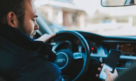 Ovih 10 stvari nikako ne biste trebali raditi dok vozite auto