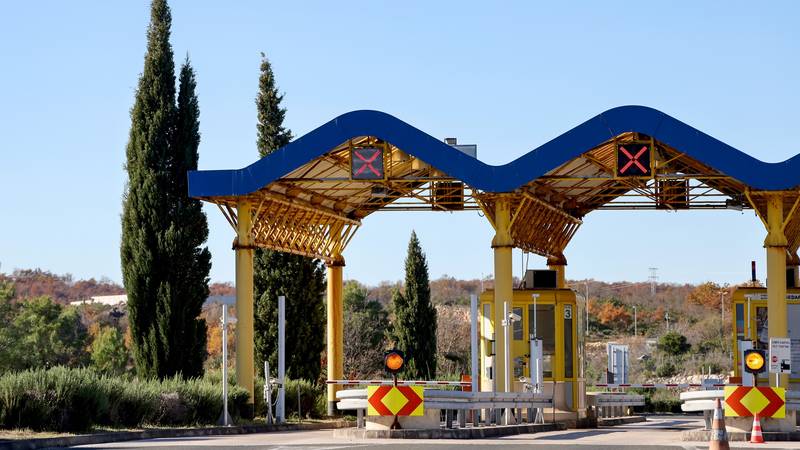 Crveni alarm pod Velebitom, bura zatvorila A1 kod Sv. Roka