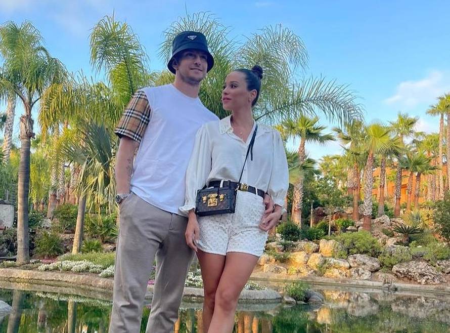 Rakitićeva supruga izvila se na pijesku poput sirene: 'Sretna sam. To je dobitna kombinacija'