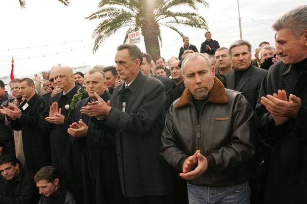 ARHIVA - Prepuna splitska riva tijekom skupa podrške uhićenom generalu  