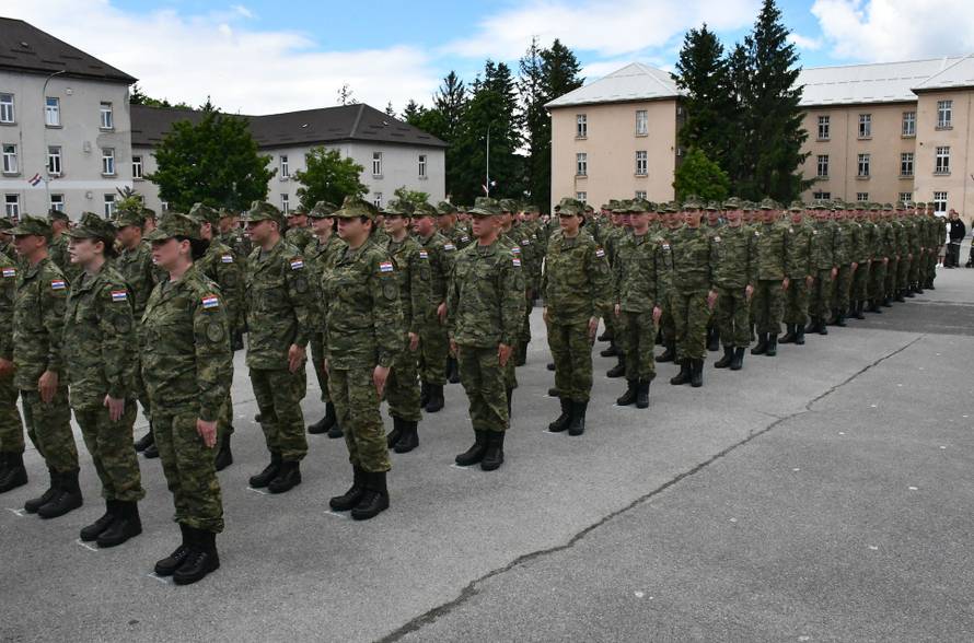 Detalji vojnog roka: Bit će u tri vojarne, a plaća je 1100 eura