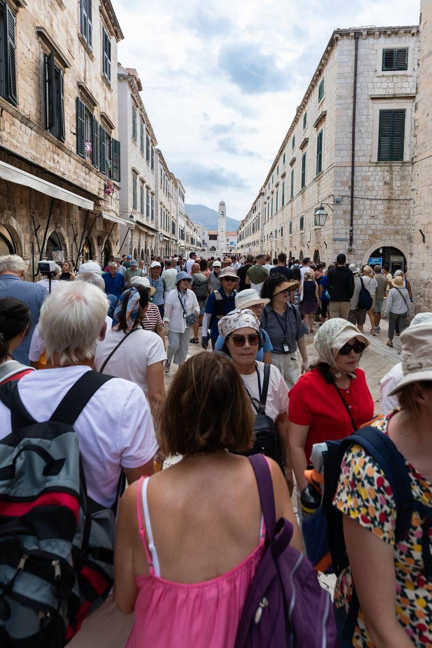 Dubrovnik: Stara gradska jezgra puna je turista 