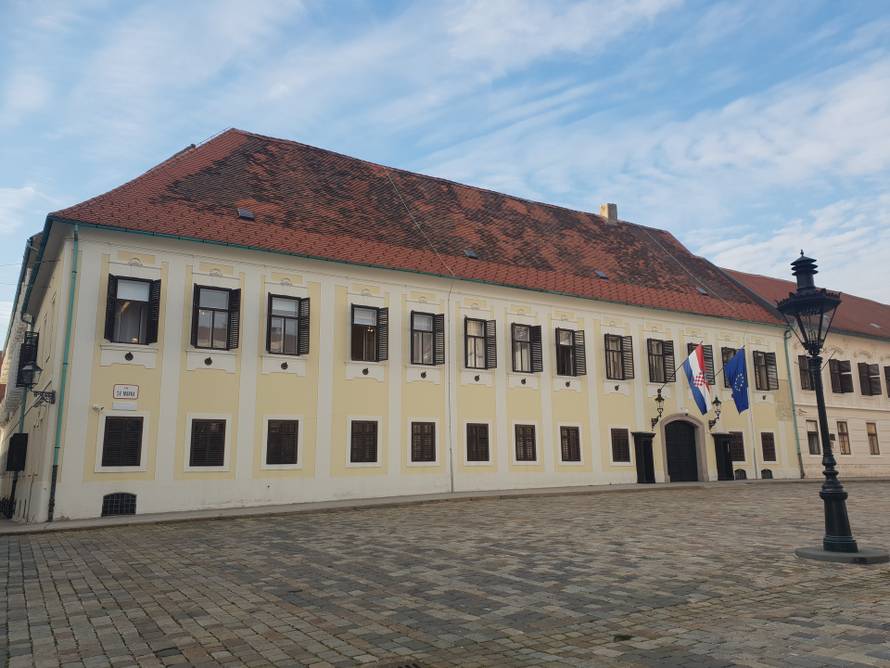 Propuh u Vladi: Širom otvorili prozore zbog sjednice VNS-a