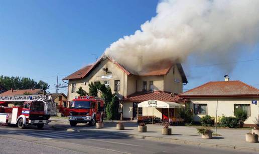 Požar i u Kutini: Izgorio je krov kolodvora, vlakovi još ne voze