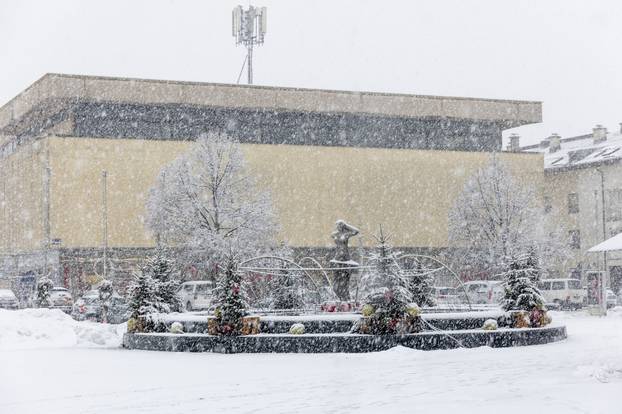 Snijeg zabijelio Gospić