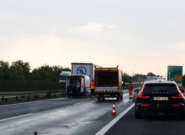 Zagreb: U sudaru teretnog vozila i auta poginula jedna osoba, dvoje ozlijeđenih