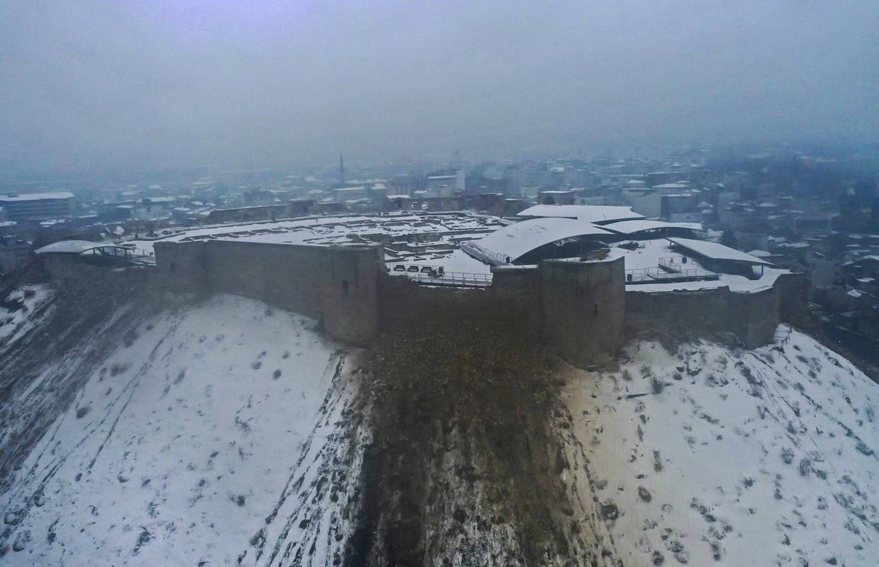 VIDEO U Turskoj  potres oštetio tvrđavu staru 2200 godina