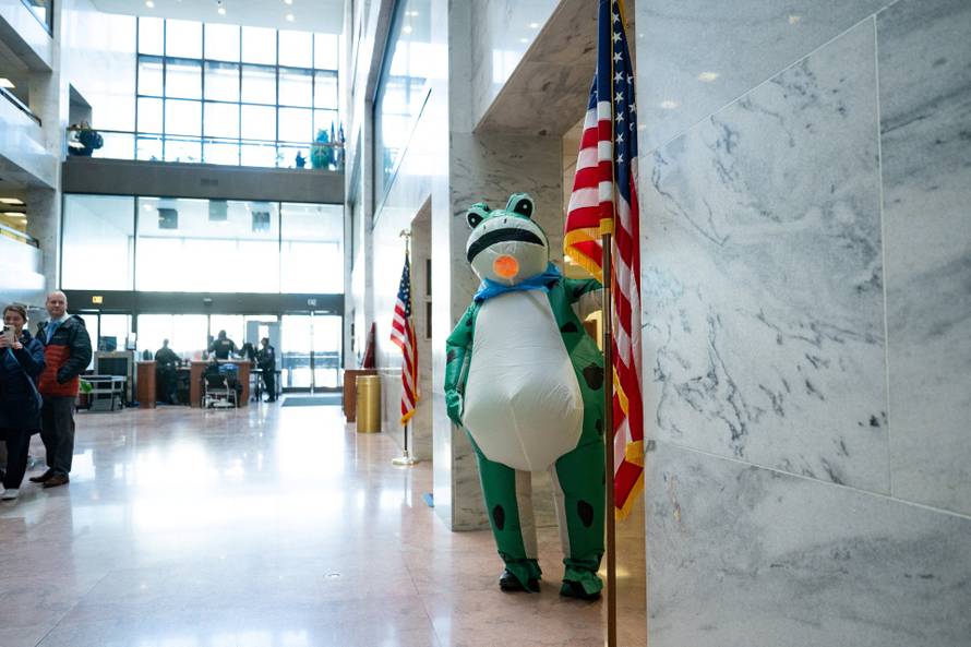 Portland Frogs Visit Congressional Offices on Capitol Hill