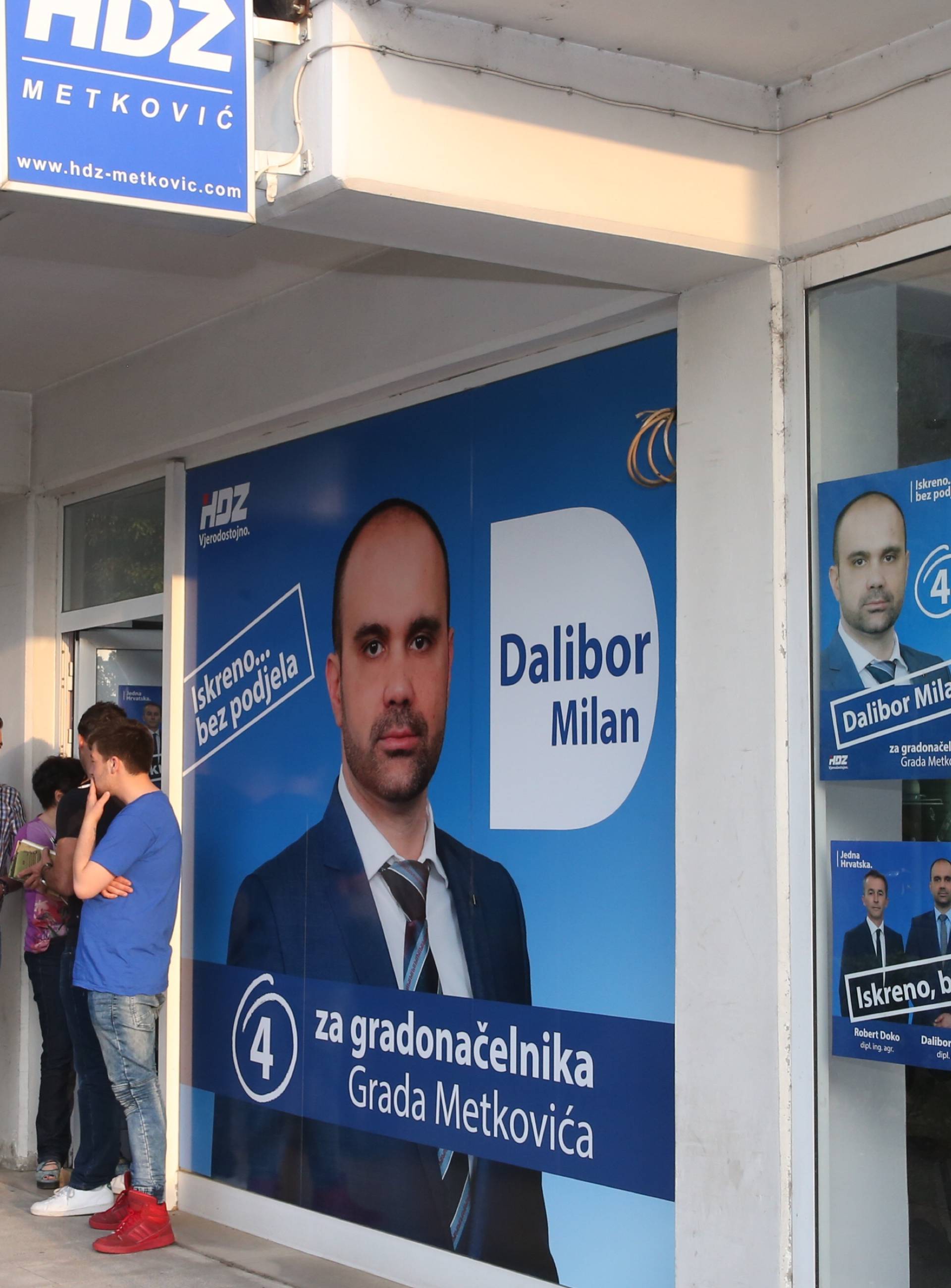 Tijesna borba Mosta i HDZ-a: Ujdur i Milan idu u drugi krug