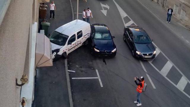 Video: Sudar na Jordanovcu, autom se zabio u zid zgrade