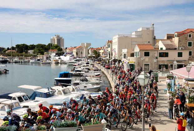 Sve je spremno za start prve etape biciklističke utrke CRO Race od Vodica do Sinja dužine 162km
