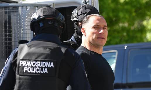 FOTO Sr&dstrok;an Mla&dstrok;an na sud stigao uz jaku policijsku pratnju