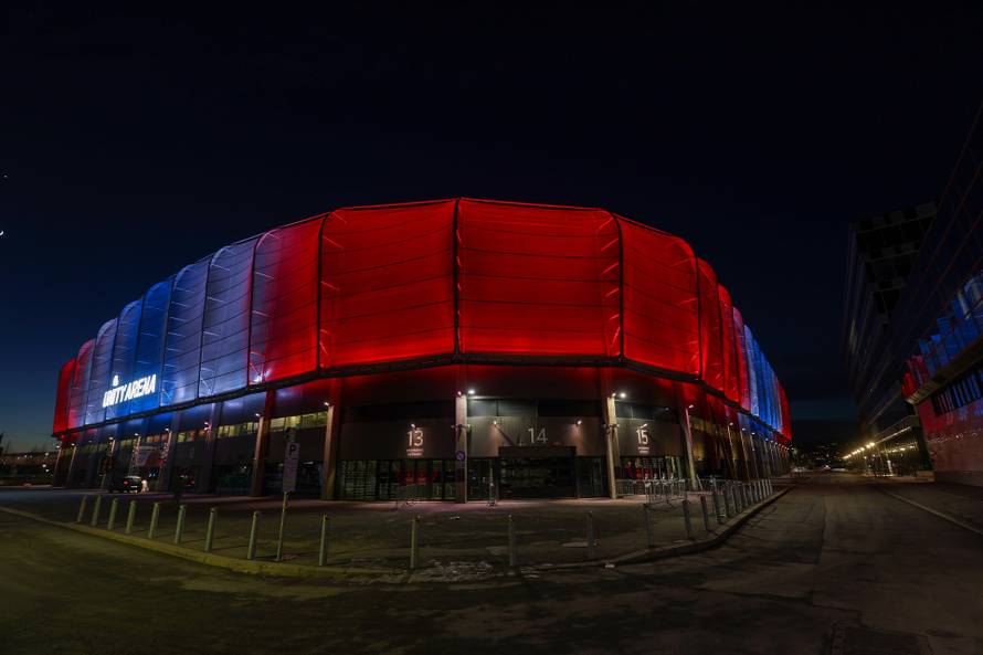 Navijači ispred Unity Arene u Oslu gdje reprezentacija ima trening