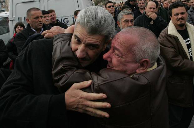 ARHIVA - Prepuna splitska riva tijekom skupa podrške uhićenom generalu  