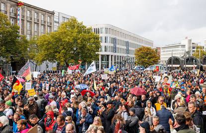 Pristaše pokreta Querdenker prosvjedovali u Berlinu