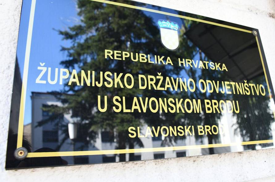 Slavonski Brod: U Županijsko državno odvjetništvo  privedena žena (37) osumnjičena za ubojstvo muškarca F.V. (71)