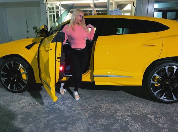 FOTO Bujnoj influencerici ova fobija otežava život: 'Bojim se!'