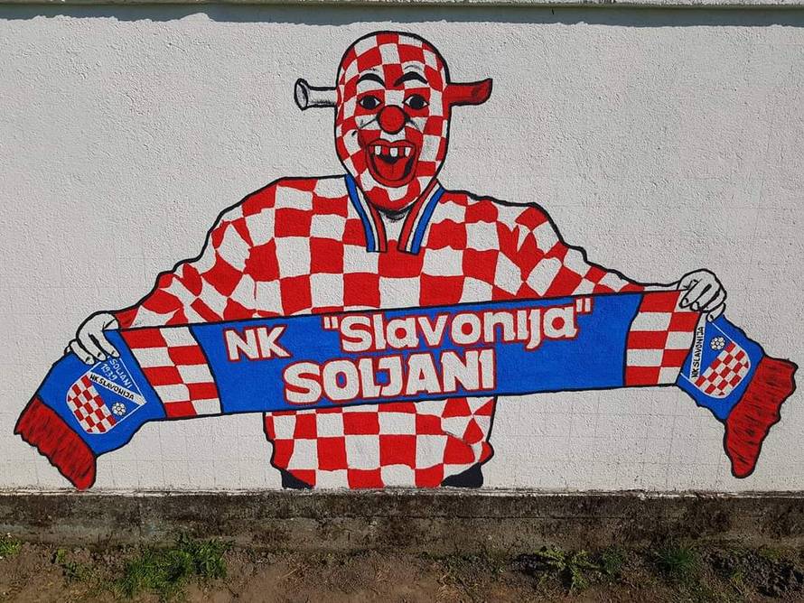 Cro Shrek: 'Prodajem masku da pomognem djeci, dobio sam i mural, a Škoti nas se boje'