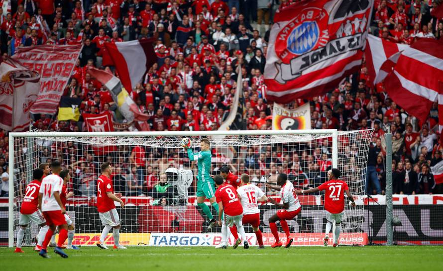 Navijači skandirali, Kovač uzeo megafon i vikao: Ponosan sam!