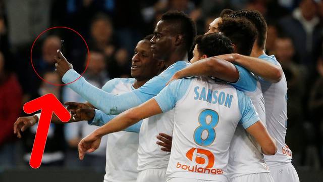 Balotelli dao mobitel reporteru: Dođi iza gola i pričekaj slavlje