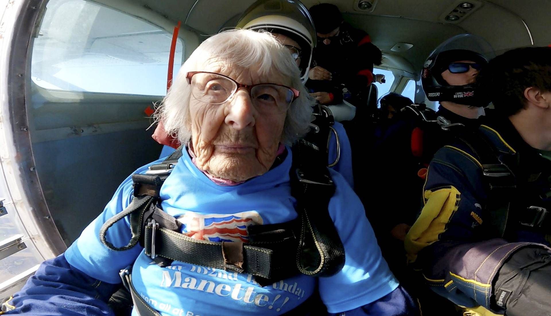 102-year-old becomes Britain's oldest sky-diver