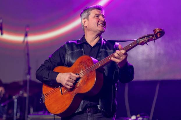 Županja: 13. božićni koncert Opće Opasnosti i prijatelja