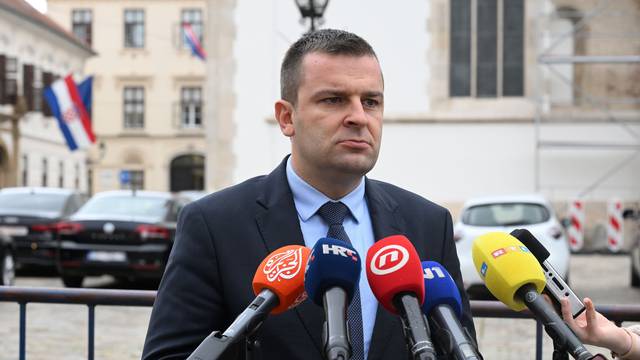 Zagreb: Članovi vladajuće koalicije dolaze na sastanak u Banske dvore
