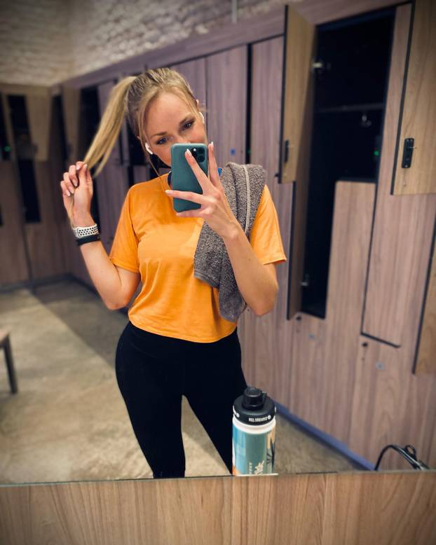 FOTO Napravila gaf uživo koji je obišao Europu. Atraktivna TV voditeljica ljubi Kovačeva šefa