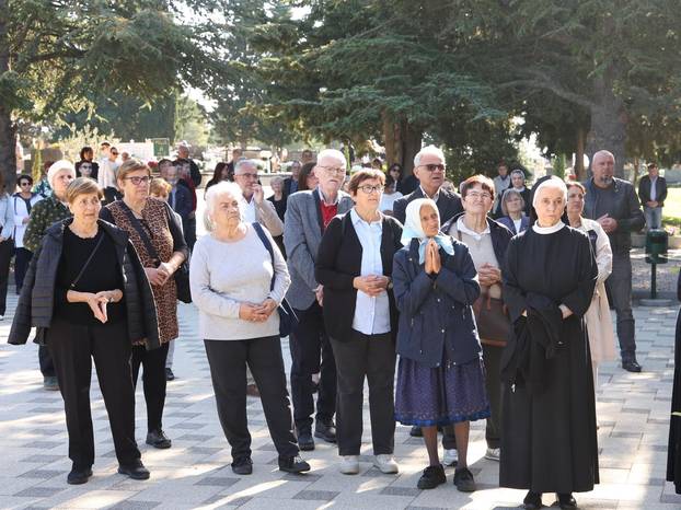 Šibenik: Na blagdan Svih svetih misno slavlje predvodio je mons. Tomislav Rogi?