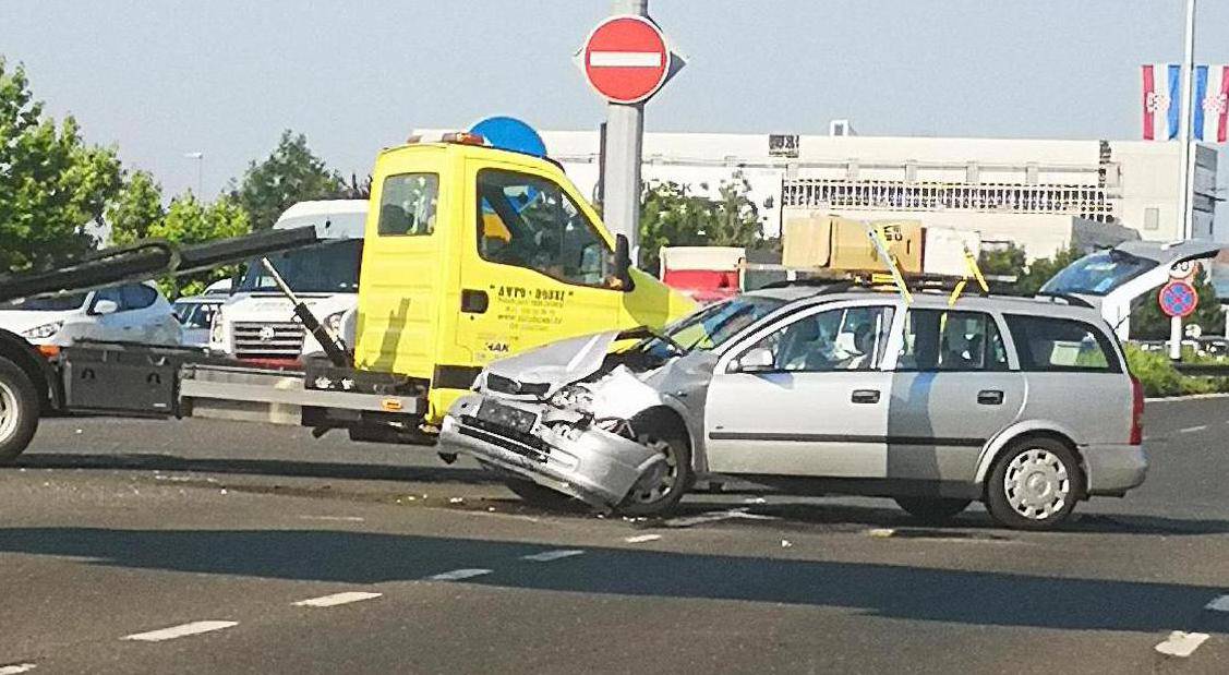 Dva automobila sudarila su se kod Arene: Nema ozlijeđenih