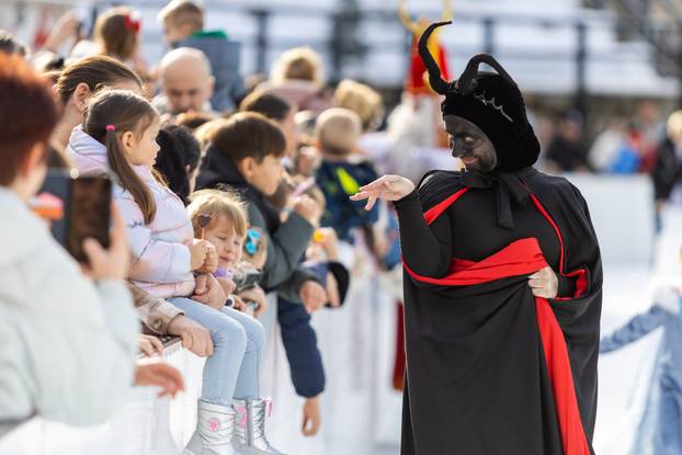 Pula: Sveti Nikola stigao je u  Arenu