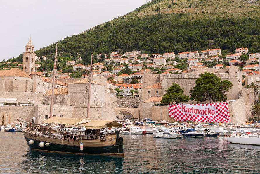 Dubrovnik slavi pobjedu nad Španjolcima na terasi Revelina